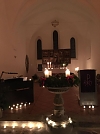 Wir sagen euch an den lieben Advent... dazu z&uuml;ndeten unsere Konfirmandinnen die Kerzen am Adventskranz und sprachen ein Gebet  (Foto: Oskar Prophet )