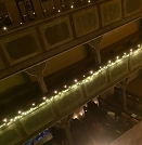 Selbst die Emporen waren von Kerzen erhellt  (Foto: Simone Henkel )