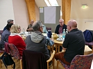 Gruppen im Gespr&auml;ch (Foto: R. Englert)