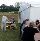 Basteln und Schmausen (Foto: D. Wand)