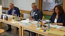 Das Pr&auml;sidium nimmt seine Arbeit auf (Foto: R. Englert)