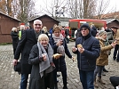 Lecker W&uuml;rstchen und Gl&uuml;hwein f&uuml;r die G&auml;ste  (Foto: R. Englert)