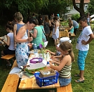 Kreativstra&szlig;e - Ehrenamtliche und Gemeindep&auml;dagogen waren sehr aktiv (Foto: Nikolaus Fl&auml;mig)