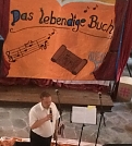 Begr&uuml;&szlig;ung vor dem Musical durch den Regionalkantor  (Foto: Nikolaus Fl&auml;mig)