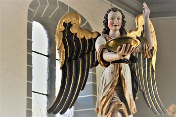 Der Taufengel in der Neust&auml;dter Kirche (Foto: Jana Lenz)