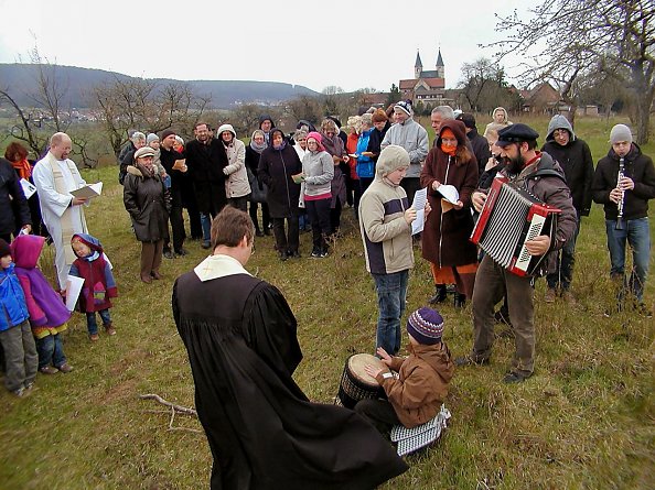 Ostermontag an der Basilika M&uuml;nchenlohra (Foto: Gemeinde)