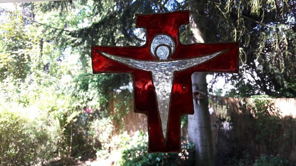 Ein Kreuz voller Licht (Foto: C. S&auml;nger)