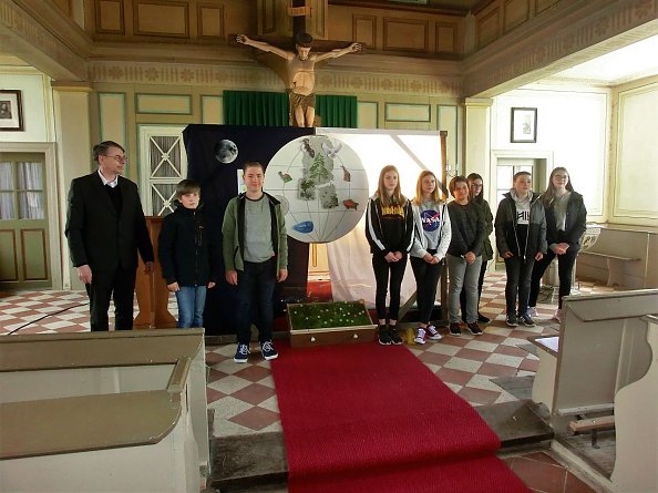 Vorstellung der Konfirmanden in Urbach (Foto: K. Volkmann)