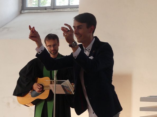 Alexander Sch&ouml;nlein beim Schulanfangsgottesdienst in Niedergebra (Foto: Regina Englert)