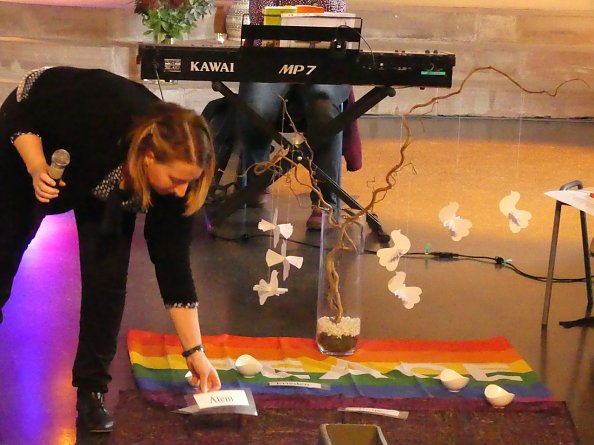 Pfarrerin Annegret Steinke bei der Andacht  zum Oasentag (Foto: R. Englert)
