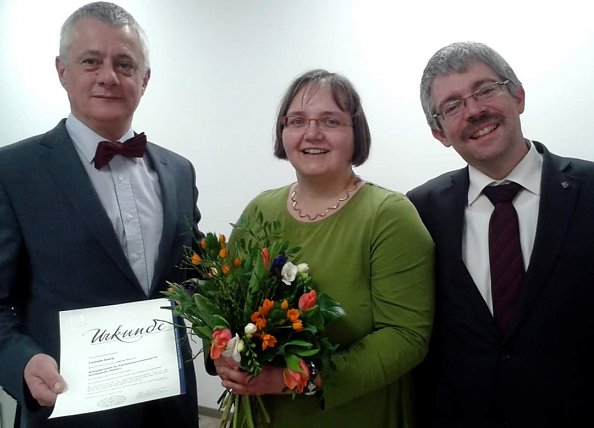 Vor 4 Jahren  - Pr&auml;ses Dr. Uwe Krieger, Cornelia Georg und Superintendent Andreas Schwarze (Foto: Privat)