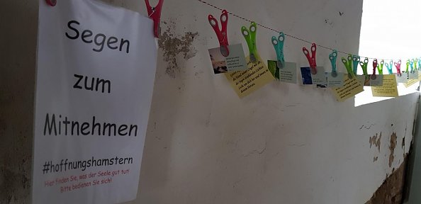 Segensk&auml;rtchen zum Mitnehmen in der Rosenkirche zu Elende  (Foto: Regina Englert)