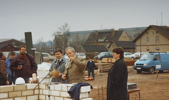 Grundsteinlegung der Nordth&uuml;ringer Lebenshilfe gemeinn&uuml;tzige GmbH mit Propst Joachim Jaeger und Tilly Pape (Foto: Archiv)