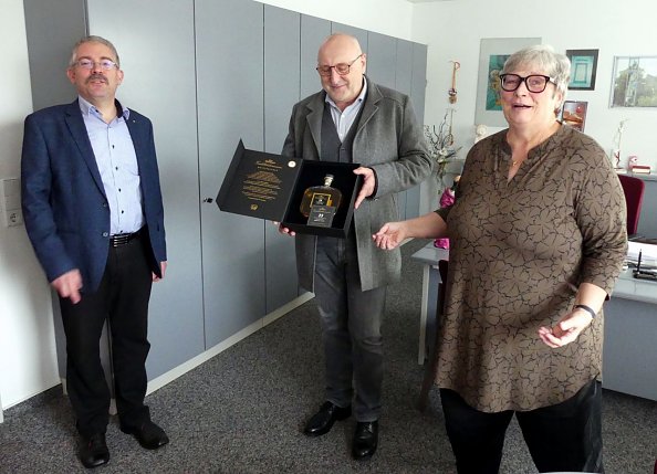 Andreas Schwarze, Dieter Liebig und Tilly Pape - sichtlich gel&ouml;st zum Jubil&auml;um (Foto: R. Englert)