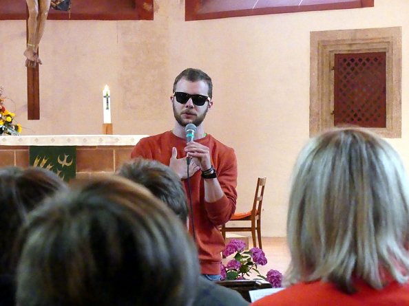 Joshua Pettay predigt &uuml;ber Vertrauen (Foto: R. Englert)