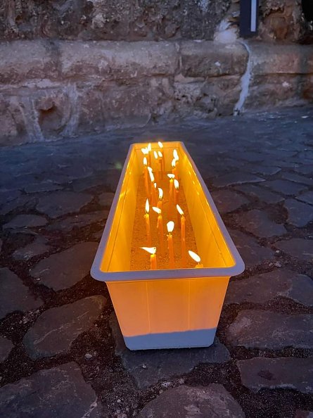 Friedensgebet vor der Altendorfer Kirche (Foto: Herzschlag )