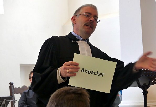 Anpacker gesucht - Teil der Predigt von Superintendent Andreas Schwarze (Foto: R. Englert)