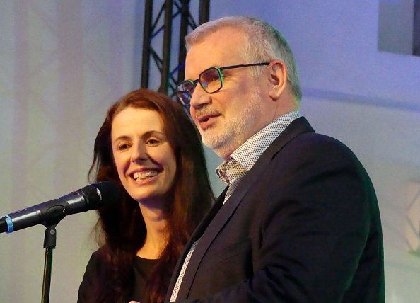 Stefan N&uuml;&szlig;le und Sabine Reich bringen ein Versprechen mit (Foto: R. Englert)