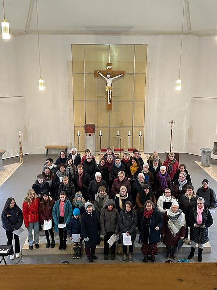 Auftritt in der kath. St.-Michael-Kirche in Wei&szlig;enborn-L&uuml;derode (Foto: V. Kremzow)