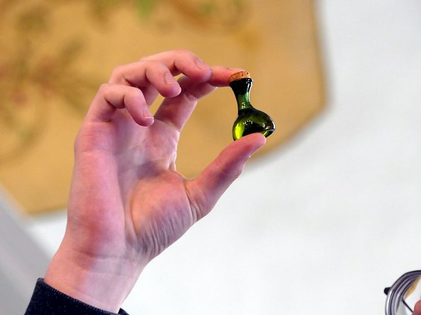 Epschenrode 1050 - das Salb&ouml;l-Fl&auml;schchen (Foto: R. Englert)