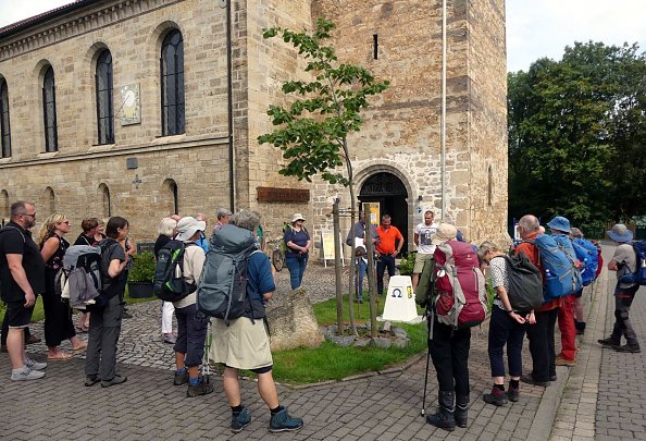 Enth&uuml;llung des Jakobussteins (Foto: R. Englert)