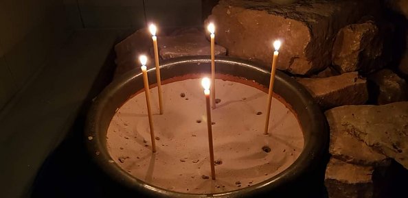 Kerzen in der Rosenkirche  (Foto: Regina Englert)