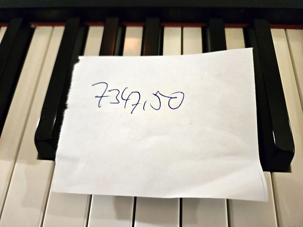 Ein kleiner Zettel mit gro&szlig;em Inhalt - der Spendenstand in Heringen (Foto: R. Englert)