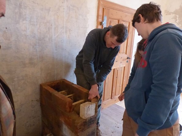wenn nicht nur rechte Winkel zu konstruieren sind, ist Fingerspitzengef&uuml;hl mit Nachdruck gefragt (Foto: Ulrike Patzelt)