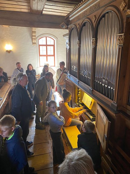 an der Orgel in Haur&ouml;den (Foto: Mario Genzel)