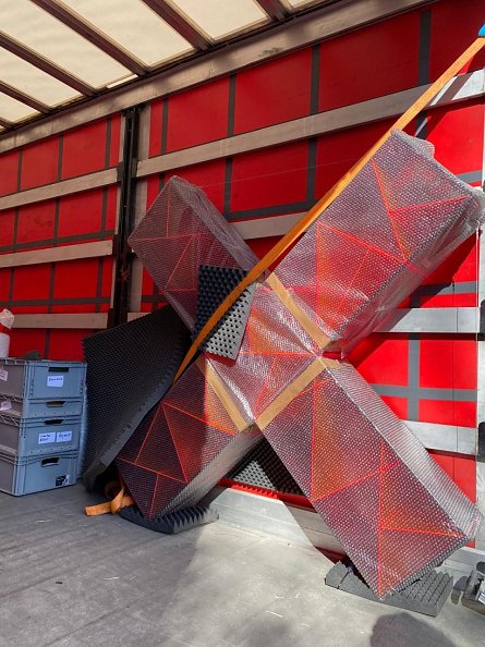 Die Kunstobjekte sind verladen (Foto: Ludger Hinse )