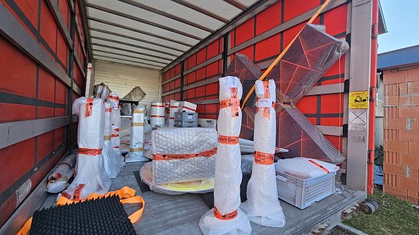 Entladen in Elende  - 1. Station am Morgen  (Foto: Regina Englert)