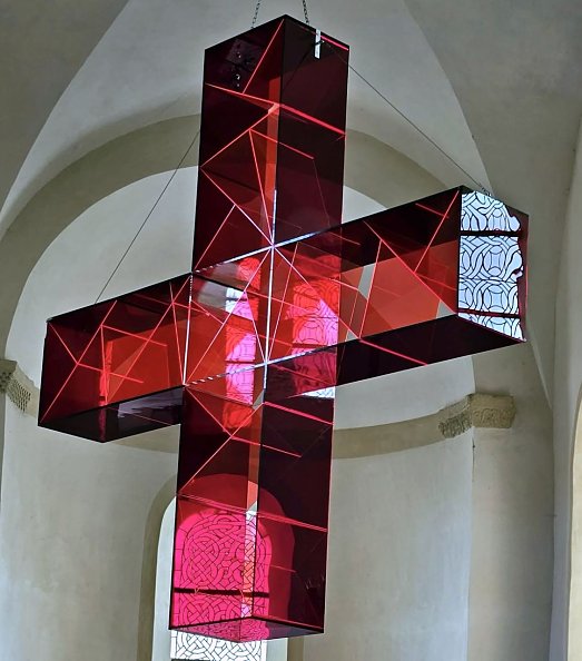 Lichtkreuz in der Basilika M&uuml;nchenlohra (Foto: Regina Englert)