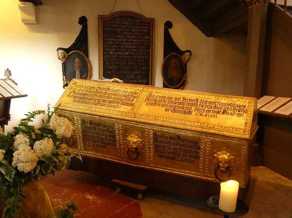 Der goldene Sarg von W&uuml;lfingerode (Foto: Regina Englert)