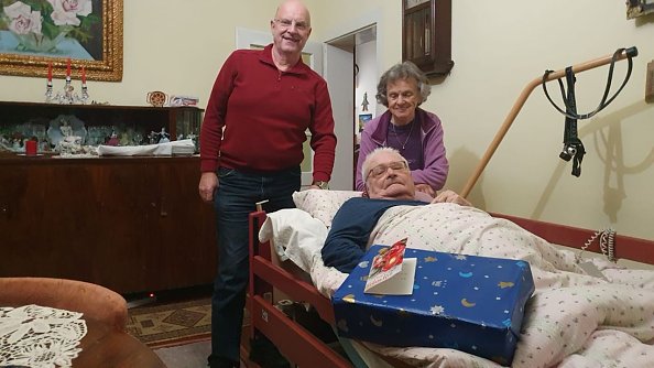 Diakonie Mediasch - bei der Verteilung der Pakete in Rum&auml;nien (Foto: Kristin Hattenhauer)