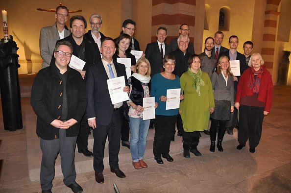 Preis&uuml;bergabe (Foto: EKD)