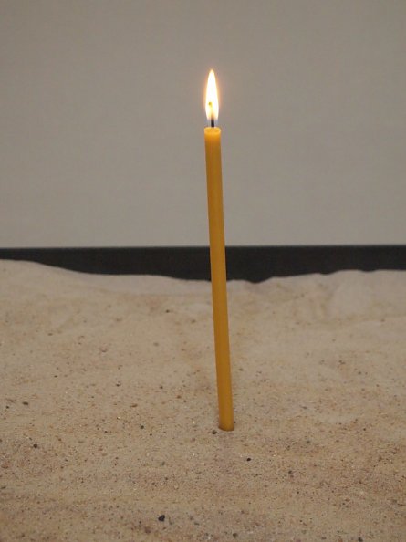 Gedenkkerze in der Basilika M&uuml;nchenlohra (Foto: R. Englert)