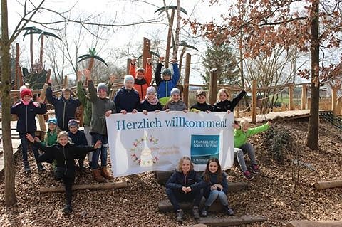 Das Team des Verpflegungsst&uuml;tzpunkts ev. Grundschule Nordhausen / Krimderode gr&uuml;&szlig;t alle Teilnehmer des Wandermarathons und freut sich schon auf den Startschuss f&uuml;r die Familienwanderung!  (Foto: J. Lenz)