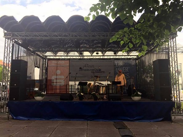 Die B&uuml;hne vor der Blasiikirche (Foto: A. Schwarze)