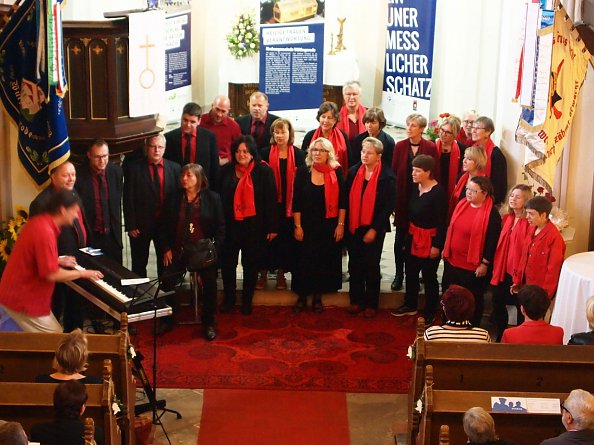 Kar&iacute;bu sang zu Beginn des Ehrenamtsdanks (Foto: R. Englert)