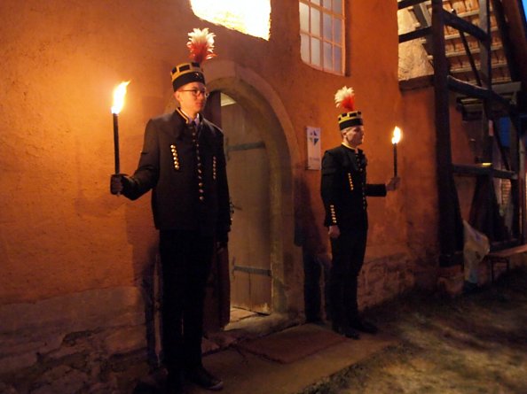 Herzliche Begr&uuml;&szlig;ung durch zwei junge Musiker (Foto: R. Englert)